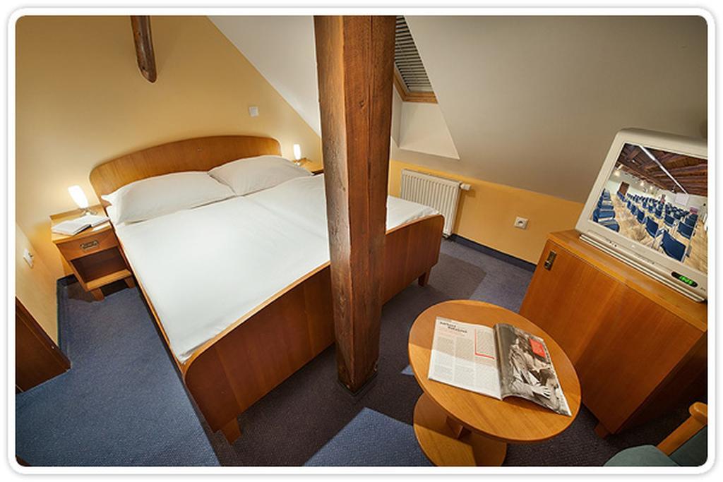 Fara Rancirov Hotel Jihlava Luaran gambar